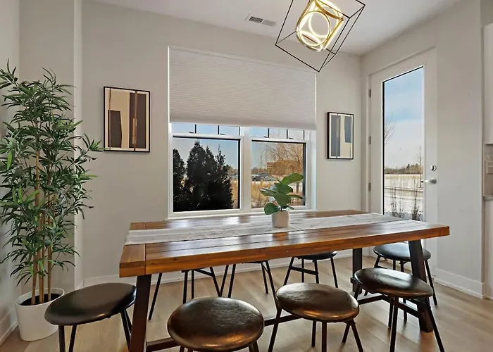 Апартаменты Perfect 4br Townhouse With Parking & Pickleball Access *