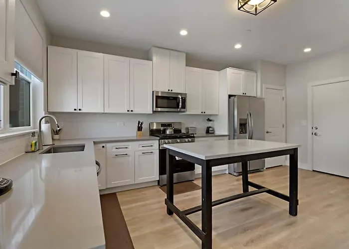 Perfect 4br Townhouse With Parking & Pickleball Access Апартаменты