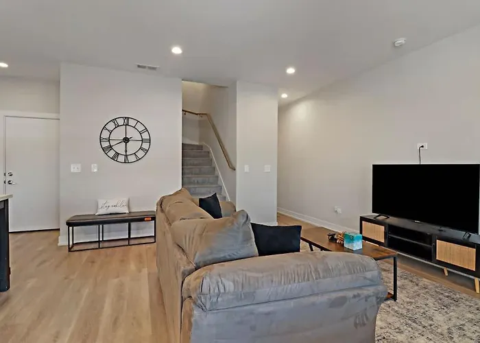 Perfect 4br Townhouse With Parking & Pickleball Access