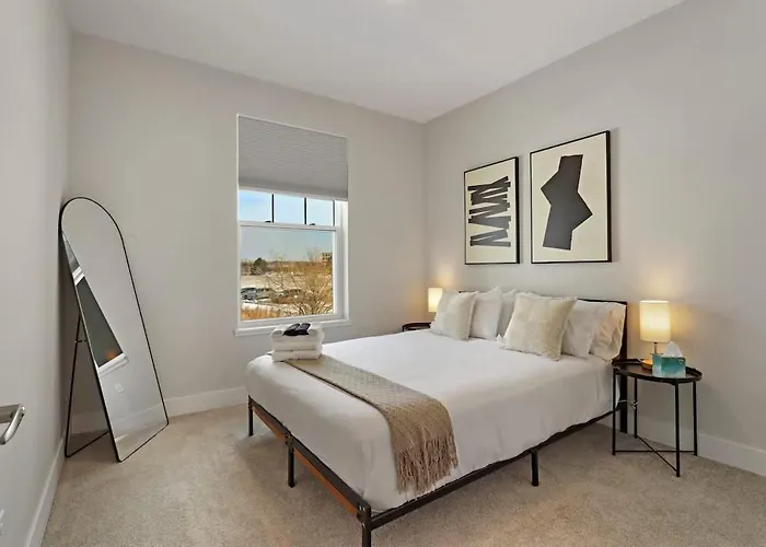 Perfect 4br Townhouse With Parking & Pickleball Access *